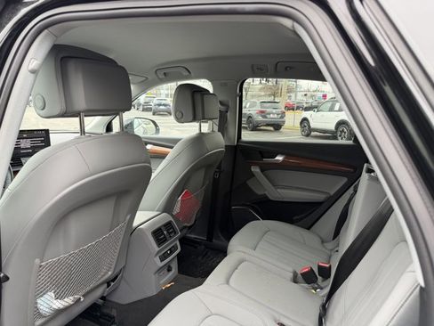 Used 2023 Audi Q5 2.0T Premium w/ Convenience Package image 5