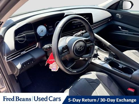 Used 2023 Hyundai Elantra Limited FWD image 10