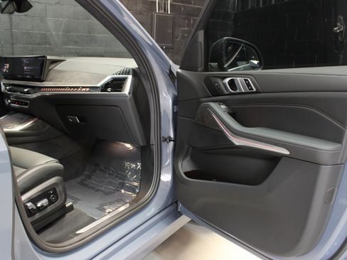 Used 2024 BMW X7 xDrive40i w/ Climate Comfort Package image 26