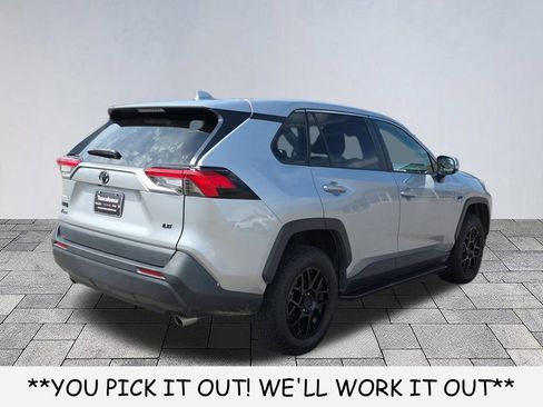 Used 2022 Toyota RAV4 LE FWD image 7