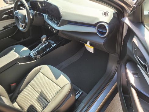 New 2026 Chevrolet Trax LT w/ LT Convenience Package FWD image 6