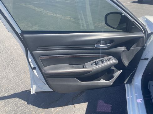Used 2021 Nissan Altima 2.0 SR FWD image 7