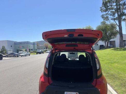 Used 2015 Kia Soul + w/ Audio Package FWD image 10