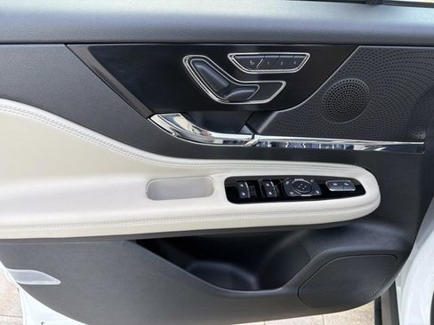 New 2026 Lincoln Corsair Premiere FWD image 9