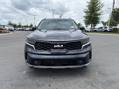 Used 2024 Kia Sorento EX w/ Panoramic Sunroof Package FWD image 3