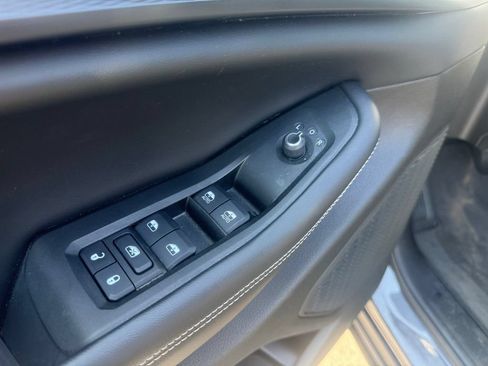 Used 2024 Jeep Grand Cherokee L Altitude AWD/4WD image 12