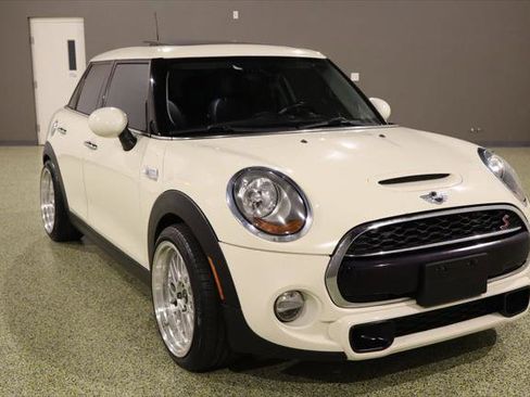 Used 2016 MINI Cooper S image 1