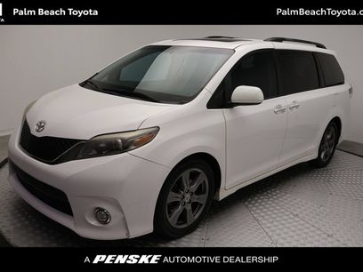 Used 2017 Toyota Sienna SE w/ SE Preferred Package