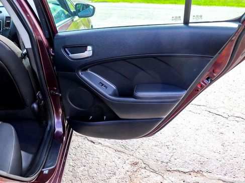 Used 2017 Kia Forte LX image 28