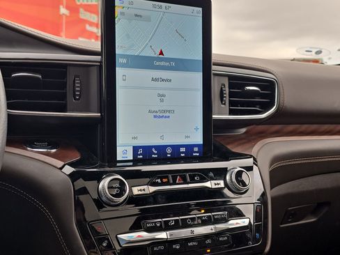 Used 2023 Ford Explorer King Ranch w/ Premium Technology Package image 16