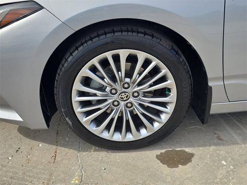 Used 2021 Toyota Avalon Limited image 35
