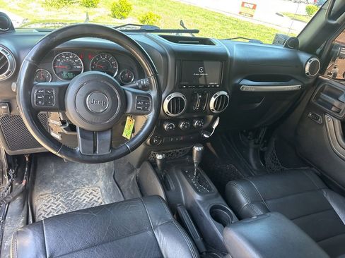 Used 2011 Jeep Wrangler Unlimited Sahara w/ Connectivity Group image 9