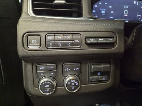 Used 2023 GMC Yukon XL Denali w/ Denali Reserve Package AWD/4WD image 29