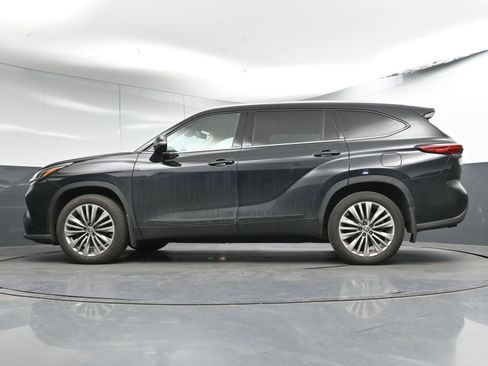 Used 2021 Toyota Highlander Platinum image 29
