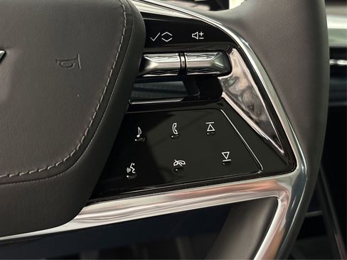 New 2025 Cadillac Escalade IQ Luxury 2 w/ LPO, Radiant Package image 30