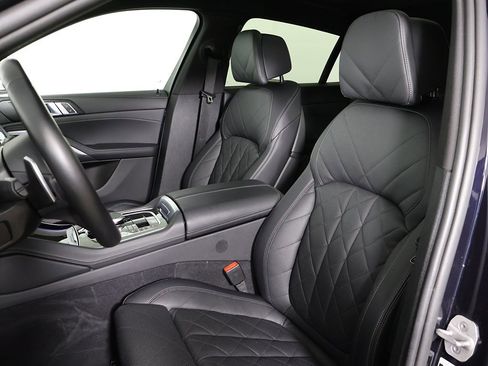 Used 2025 BMW X6 xDrive40i w/ Climate Comfort Package image 31