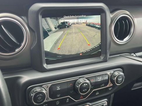 Used 2022 Jeep Wrangler Rubicon w/ LED Lighting Group image 28