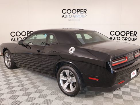 Used 2016 Dodge Challenger SXT RWD image 19