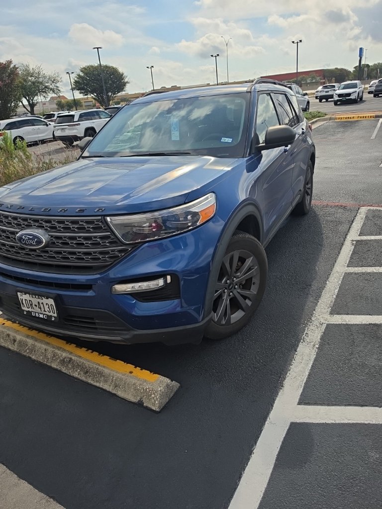 Used 2021 Ford Explorer XLT w/ Equipment Group 202A RWD image 4