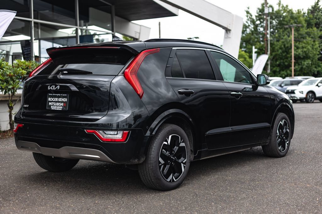 Used 2023 Kia Niro Wave w/ Wave Preserve Package FWD image 7