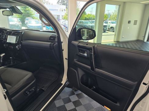 Used 2023 Toyota 4Runner TRD Off-Road Premium w/ Off Road Premium Plus Package AWD/4WD image 38