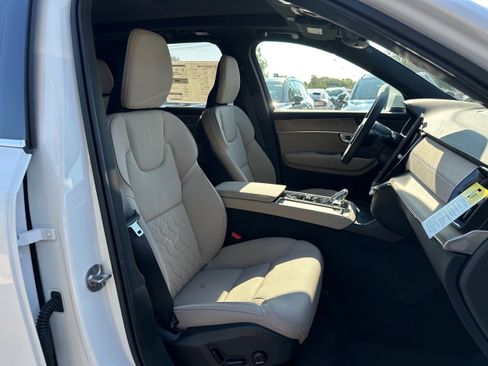 New 2026 Volvo XC90 T8 Plus image 8