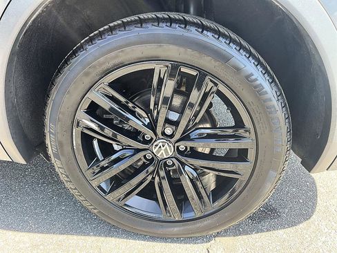 Used 2022 Volkswagen Tiguan SE R-Line image 10