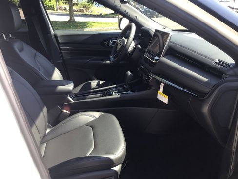 New 2025 Jeep Compass Limited w/ Sun and Sound Group image 9