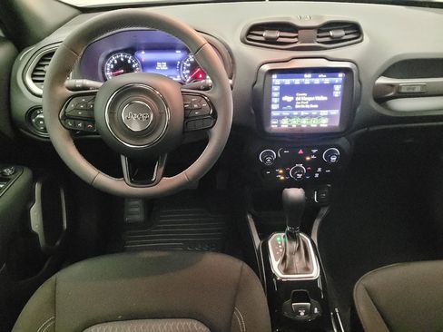 Used 2021 Jeep Renegade Latitude FWD image 22
