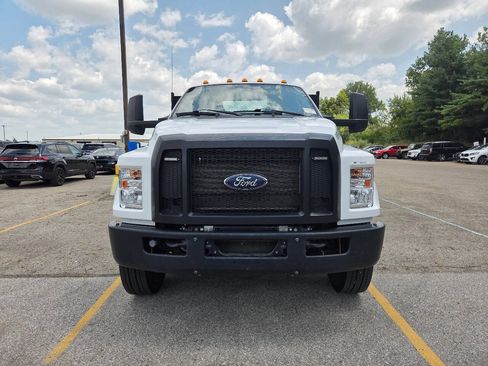 Used 2021 Ford F750 2WD Regular Cab Super Duty image 4