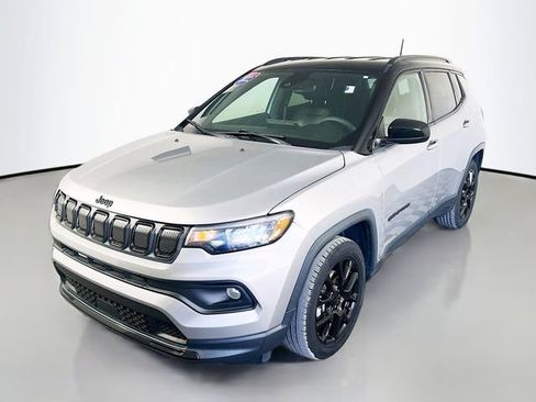 Used 2022 Jeep Compass Altitude FWD image 4