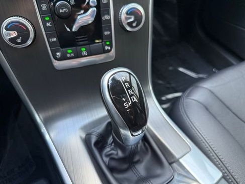 Used 2015 Volvo XC60 T5 Premier w/ Proximity Package image 22