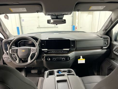 Used 2024 Chevrolet Silverado 1500 LT AWD/4WD image 10