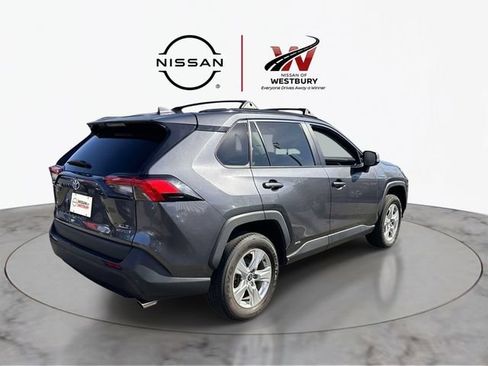 Used 2021 Toyota RAV4 XLE AWD/4WD image 2