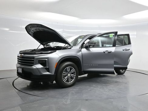 Used 2025 Chevrolet Traverse LT AWD/4WD image 35