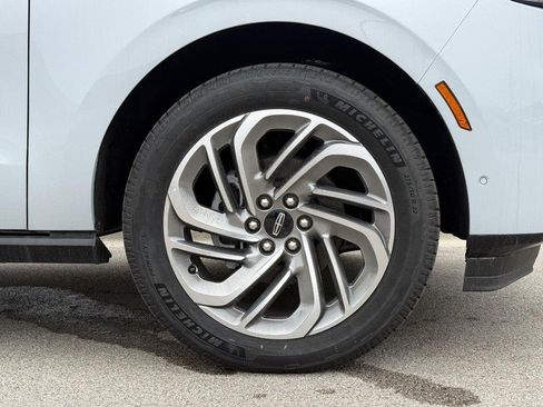 New 2025 Lincoln Navigator Reserve image 4