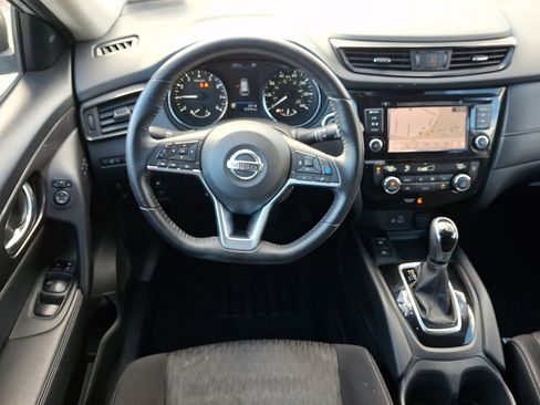 Used 2019 Nissan Rogue SV w/ Premium Package image 11