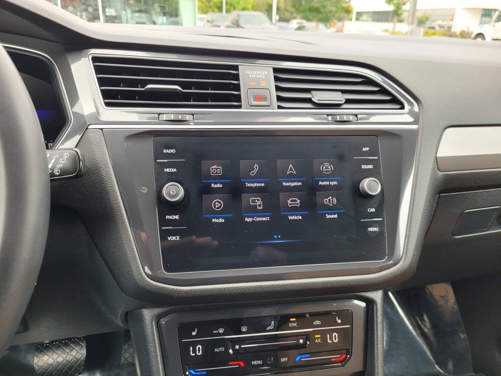 Certified 2023 Volkswagen Tiguan SE FWD image 28