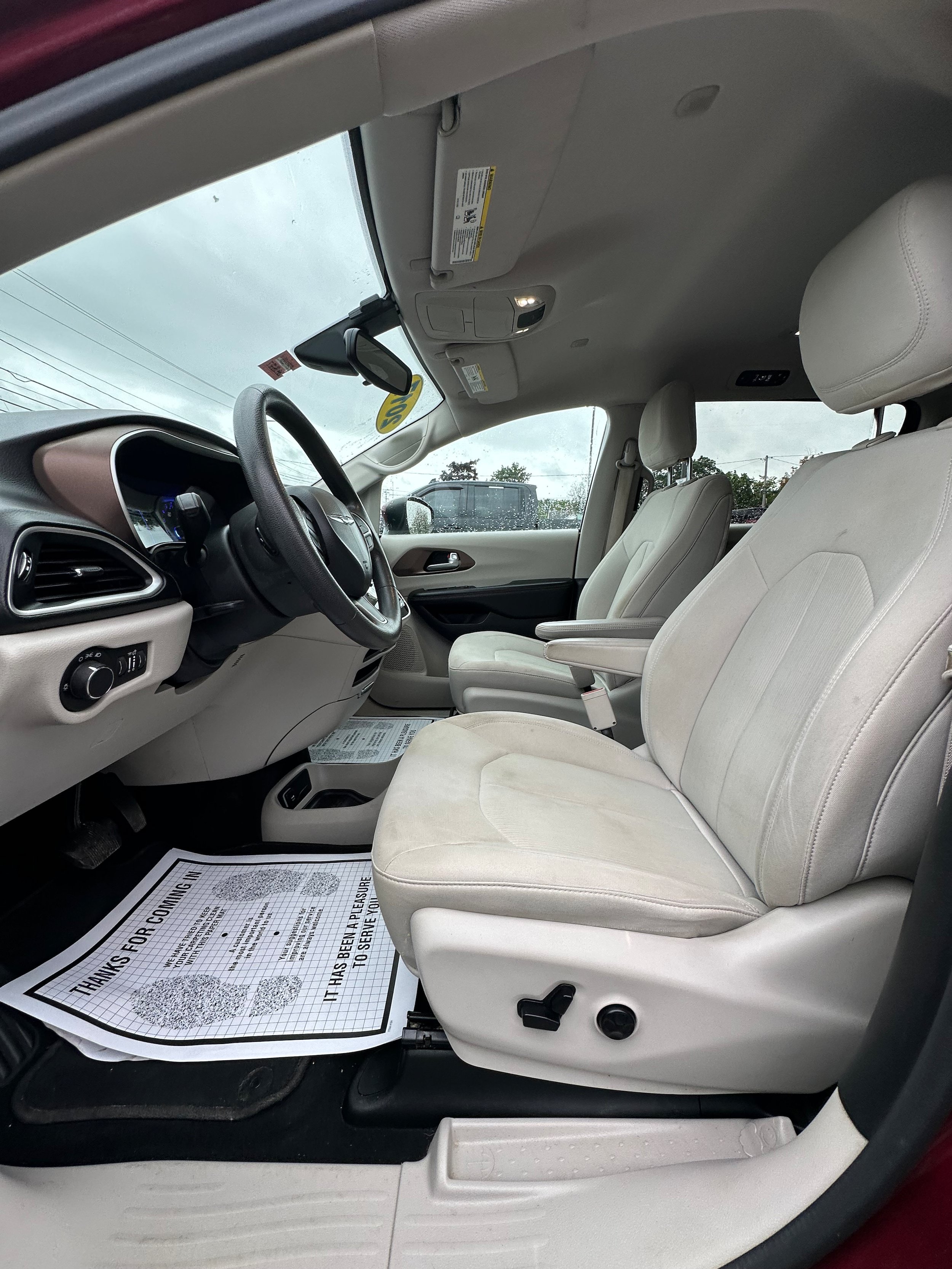 Used 2017 Chrysler Pacifica LX FWD image 9