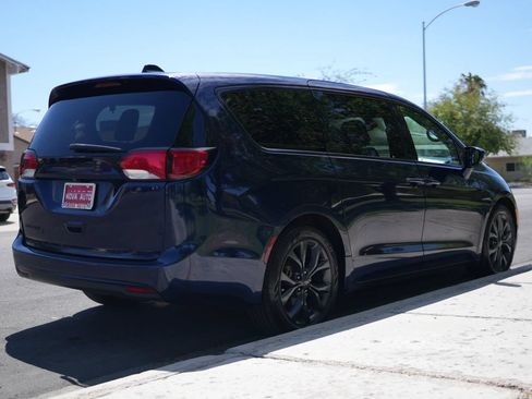 Used 2018 Chrysler Pacifica Touring Plus w/ S Appearance Package FWD image 13