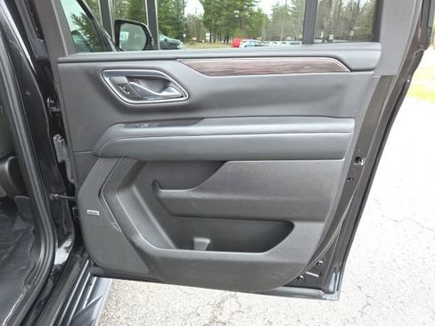 Used 2023 Chevrolet Suburban LT w/ Luxury Package image 43