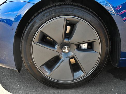 Used 2022 Tesla Model 3 Standard Range RWD image 12