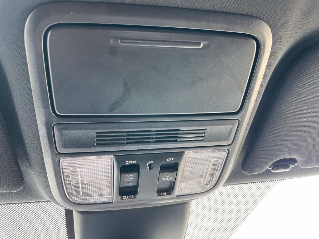 Used 2025 Honda Odyssey Sport-L image 21