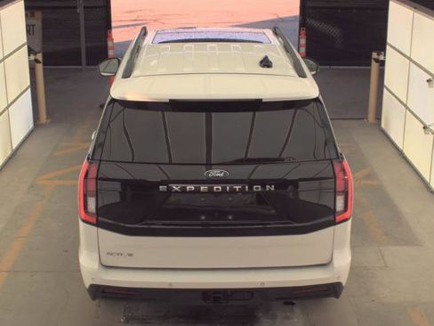 Certified 2025 Ford Expedition Active AWD/4WD image 4