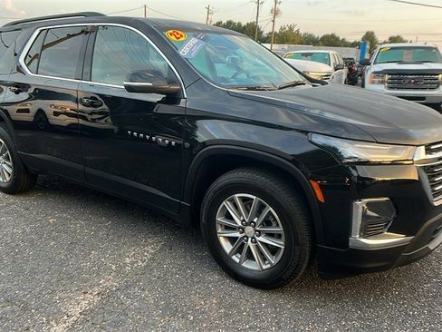 Certified 2023 Chevrolet Traverse LT image 3