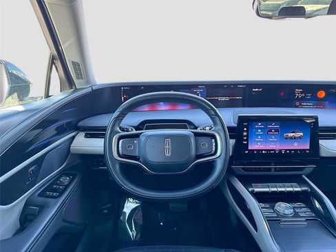 Used 2024 Lincoln Nautilus Reserve image 21