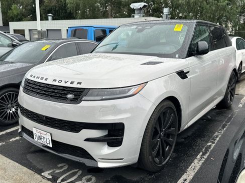 Used 2025 Land Rover Range Rover Sport Dynamic SE image 2