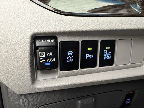 Used 2017 Toyota Sienna XLE image 11