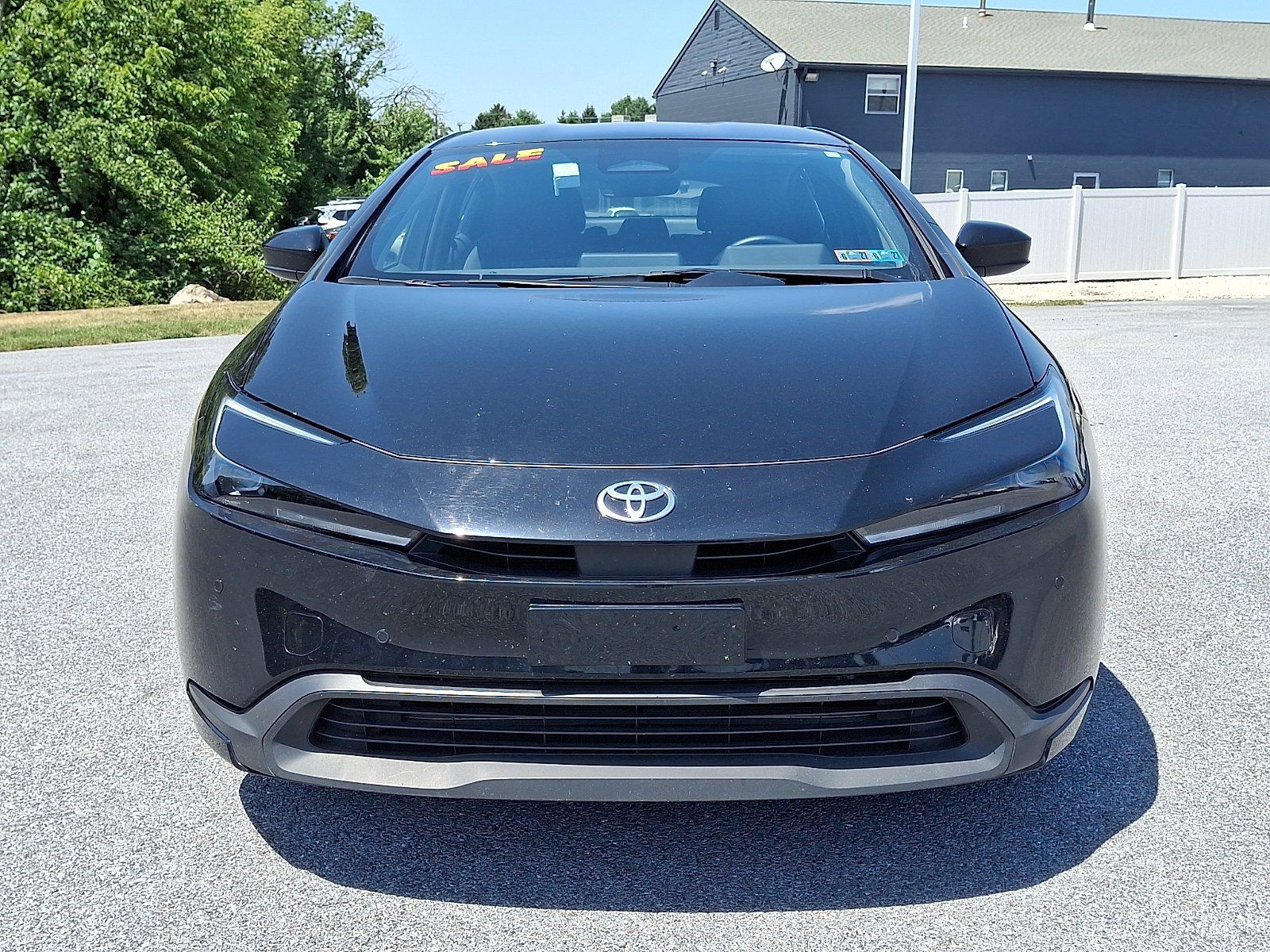 Used 2025 Toyota Prius LE FWD image 2