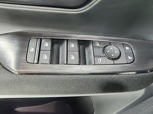 Used 2025 Nissan Kicks S image 25